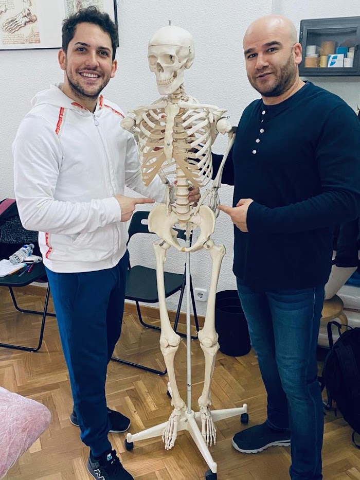 Escuela RAquis -Escuela de Terapias Manuales- Quiromasaje, Osteopatía, Acupuntura, Shiatsu,...) 9 Imagen del Slider