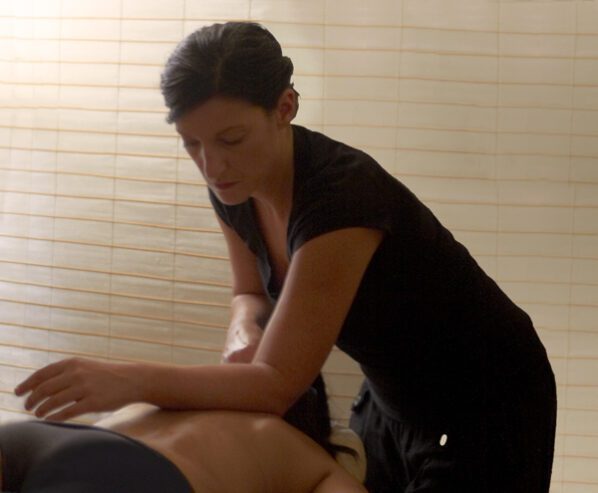 Therapeutic deep tissue massage | Masaje terapéutico – Catherine Hamilton