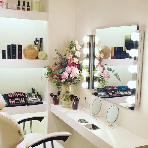 Yolanda Bernabe, Centro de Belleza