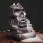 🕷️ Calavera de incienso en cascada para Halloween - Imagen 2