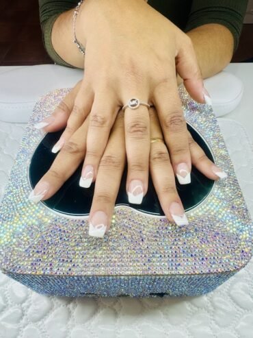 PELUQUERÍA/ESTETICA & NAILS MARCO & JANETH