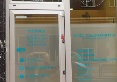 Mayka Vega. Masajes. Acupuntura. Osteopatía. Masaje Terapéutico. Deportivo. Masaje Relajación