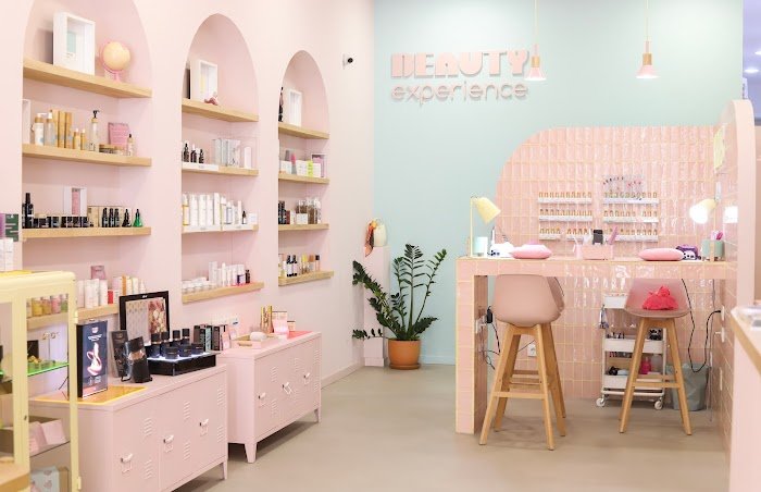 MANÜIA Clinica Estetica Badalona/ Ácido Hialurónico/ Tratamientos personalizados y asesoramiento en cosmética especializada