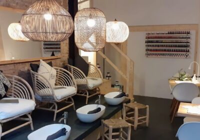 Raval Beauty & Massages.