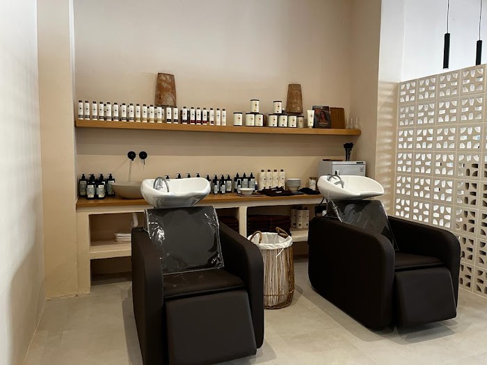 1736501593 198 SECRETOS DEL AGUA PELUQUERIA Y ESTETICA ARES SALON BOUTIQUE SECRETOS DEL AGUA. PELUQUERÍA Y ESTÉTICA. ARES SALÓN BOUTIQUE.