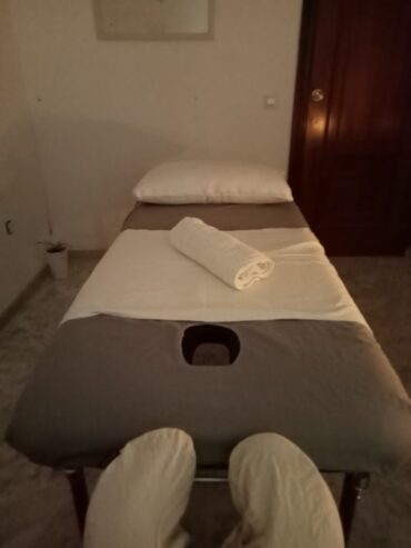 MASAJE TERAPÉUTICO. THERAPEUTIC MASSAGE.