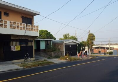 Clinica de Masajes Salud y es muy bien atendido por