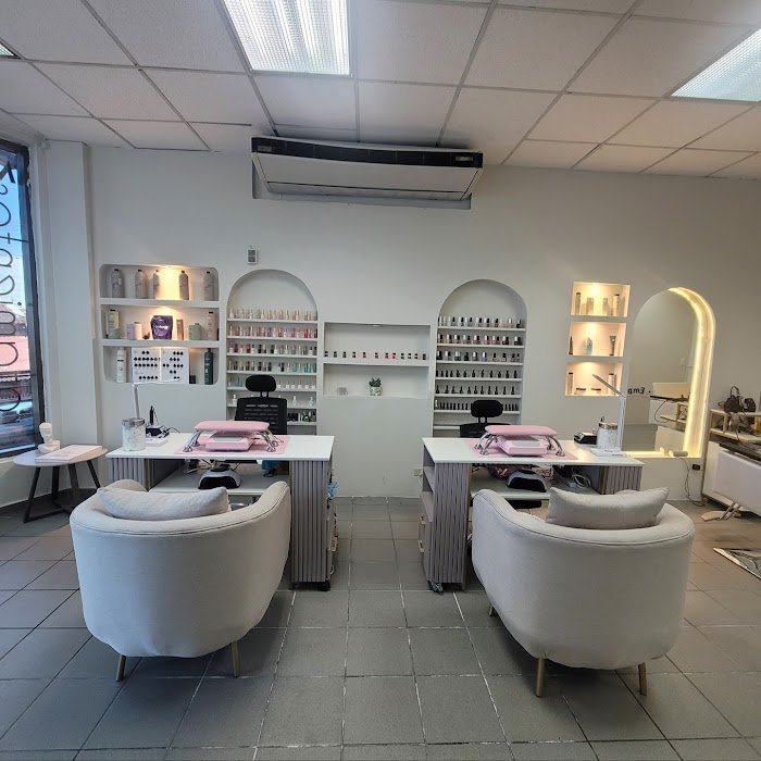 Encantada y Esmaltada Encantada y Esmaltada