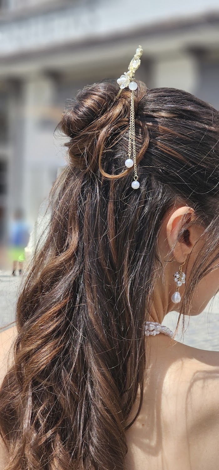 1740910072 340 photo Avanti Perruquers