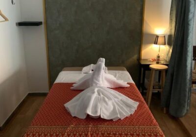 Thai massage dok-kun