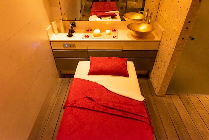 1744446685 39 MUNIA TOTAL BEAUTY CENTER MUNIA TOTAL BEAUTY CENTER