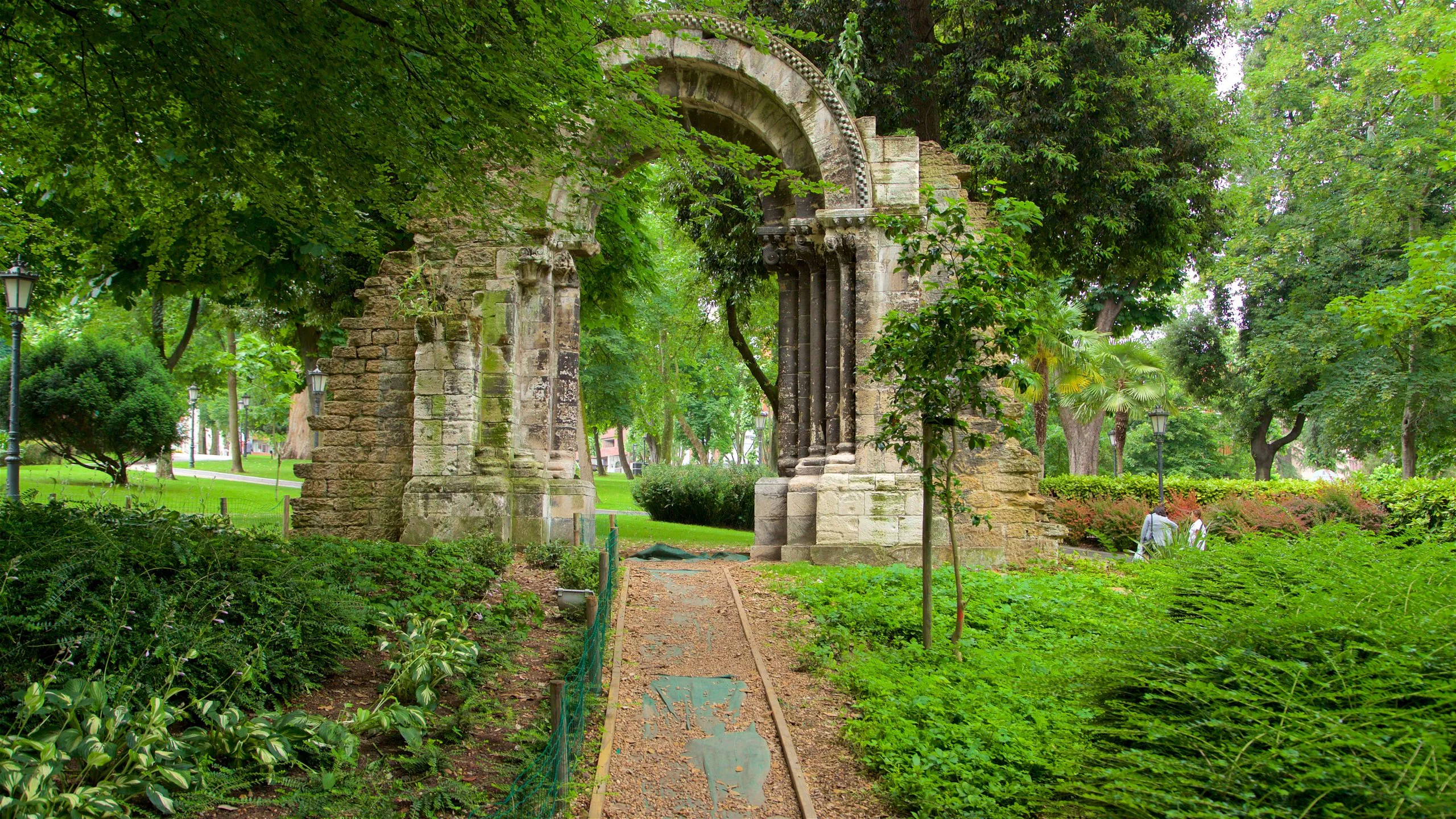 Campo de San Francisco en Oviedo - Relax y naturaleza cerca de nuestros centros de masajes