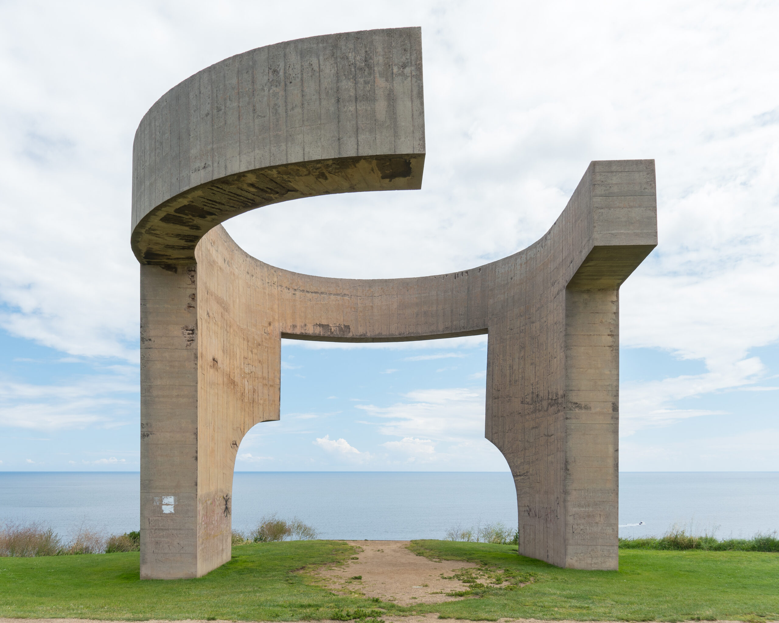 Elogio del Horizonte Eduardo Chillida Gijón - masajes con vistas al Cantábrico
