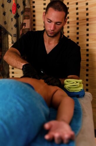 Masajes decontracturantes profundos de cuerpo completo en Barcelona y Badalona