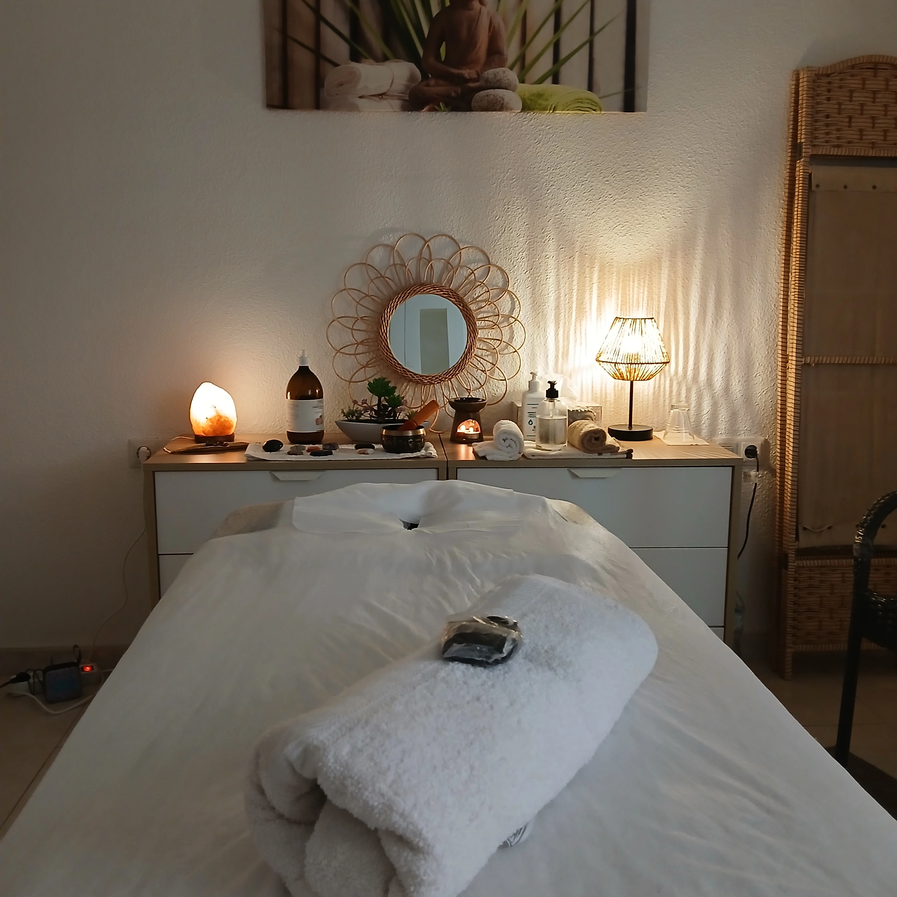 RELAXING & DEEP TISSUE MASSAGE