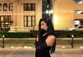 Una mujer deslumbrante te espera en un entorno muy tranquilo.